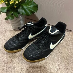 NIKE TEMPO Indoor Soccer Shoes